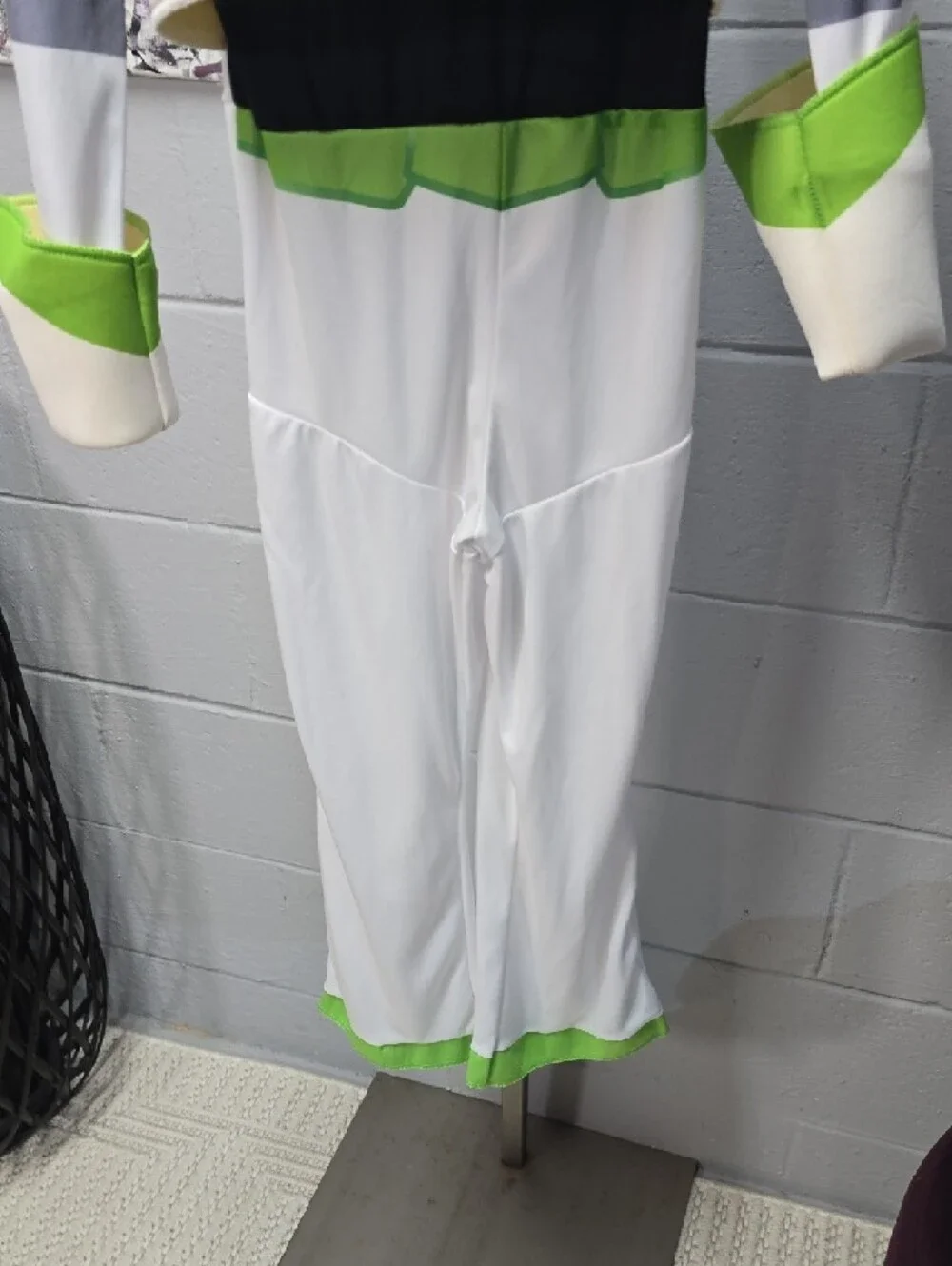 Buzz Lightyear Kids Costume - White & Green Space Ranger Suit - Picture 3 of 14